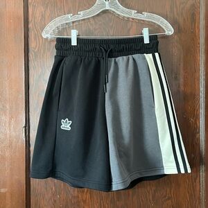 NWT Women’s Adidas Two-Toned Shorts